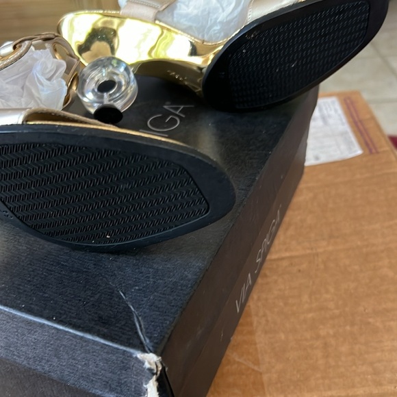 Onex Golden Ring Sandal with Clear Circular Heels. Sz 39. NEW - Picture 15 of 17